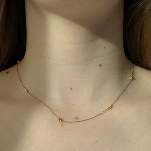 Dainty gold necklace